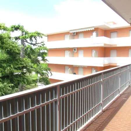 Experience Comfort By The Pool Апартаменты *