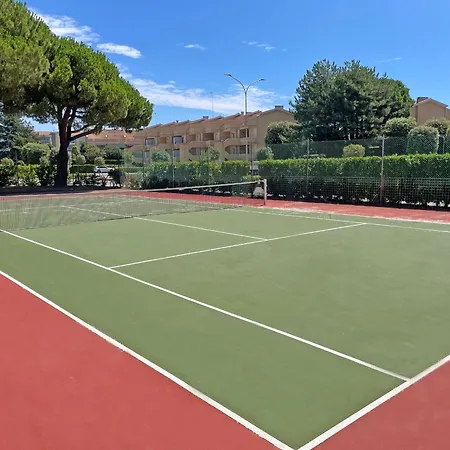 Experience Comfort By The Pool Апартаменты