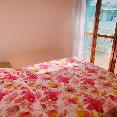 Experience Comfort By The Pool Appartement *