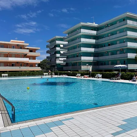 Experience Comfort By The Pool * Бибионе