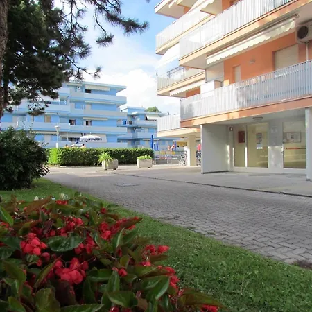 Experience Comfort By The Pool *