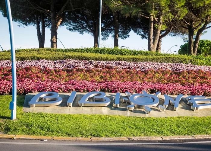 Experience Comfort By The Pool Bibione